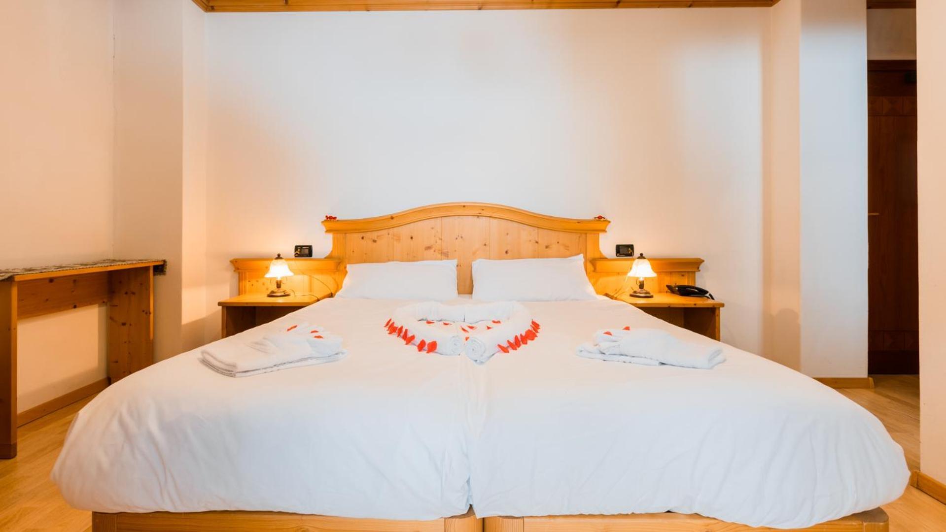 Hotel Dolomiti Di De Martin D Oscar Comelico Superiore Bagian luar foto